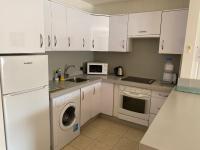 Kuchyň nebo kuchyňský kout v ubytování Apartment 5A1, Victoria Court 1, Avenida Londres 6, Los Cristianos, 38650, Tenerife