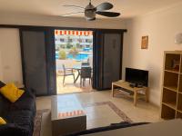 TV a/nebo společenská místnost v ubytování Apartment 5A1, Victoria Court 1, Avenida Londres 6, Los Cristianos, 38650, Tenerife