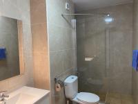 Koupelna v ubytování Apartment 5A1, Victoria Court 1, Avenida Londres 6, Los Cristianos, 38650, Tenerife