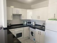 Kuchyň nebo kuchyňský kout v ubytování Apartment 5A1, Victoria Court 1, Avenida Londres 6, Los Cristianos, 38650, Tenerife