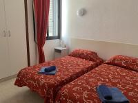 Postel nebo postele na pokoji v ubytování Apartment 5A1, Victoria Court 1, Avenida Londres 6, Los Cristianos, 38650, Tenerife
