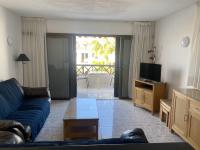 TV a/nebo společenská místnost v ubytování Apartment 5A1, Victoria Court 1, Avenida Londres 6, Los Cristianos, 38650, Tenerife