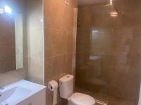 Koupelna v ubytování Apartment 5A1, Victoria Court 1, Avenida Londres 6, Los Cristianos, 38650, Tenerife