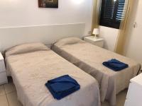 Postel nebo postele na pokoji v ubytování Apartment 5A1, Victoria Court 1, Avenida Londres 6, Los Cristianos, 38650, Tenerife
