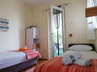 Posteľ alebo postele v izbe v ubytovaní Apartment Njivice 5320b