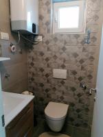Kúpeľňa v ubytovaní Apartment Njivice 5320b