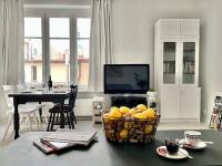 Televízia a/alebo spoločenská miestnosť v ubytovaní Apartament Kinga