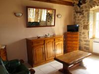 Televízia a/alebo spoločenská miestnosť v ubytovaní Maison charmante à Cubelles avec vue sur la montagne