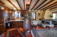 Kuchyňa alebo kuchynka v ubytovaní Livadi cozy villa