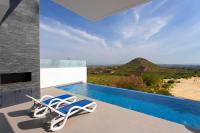 Bazén v ubytovaní CH Villa Skyline La Marquesa Golf (Ciudad Quesada) alebo v jeho blízkosti