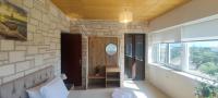 Postel nebo postele na pokoji v ubytování Filoxenia Stone House