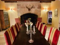Posedenie v ubytovaní Castle in the beautiful French countryside with all modern comfort