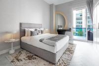Postel nebo postele na pokoji v ubytování Azure, Dubai Marina - Majestic Two Bedroom