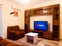TV a/nebo společenská místnost v ubytování Modern entire apartment in the heart of Sheikh Zayed city