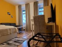 A television and/or entertainment centre at Leopoldauer Apartment