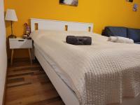 A bed or beds in a room at Leopoldauer Apartment