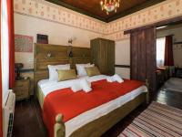 A bed or beds in a room at Zen Alacati Hotel