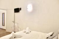 Televízia a/alebo spoločenská miestnosť v ubytovaní Home Viale Trento 16