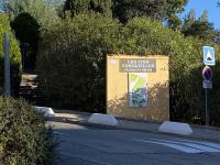 a sign on the side of a road at Appartement Sainte-Maxime, 2 pièces, 4 personnes - FR-1-226-500 in Sainte-Maxime