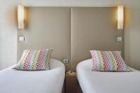 two beds sitting next to each other in a room at Campanile Lyon Centre - Berges du Rhône in Lyon