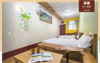 a room with a bed and a table in it at Jia Jia Homestay in Yuli