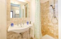 A bathroom at Vista Piscina