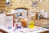 Jídlo v hotelu nebo okolí