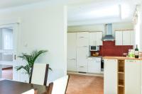 Kuchyňa alebo kuchynka v ubytovaní Ferienhaus Kleine Gartenvilla