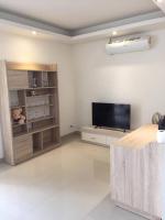 TV a/nebo společenská místnost v ubytování Chaweng Beach Apartment 1 Schlafzi-1Wohnzi-Pool-Fitnes