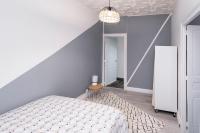 Łóżko lub łóżka w pokoju w obiekcie LD-Location Hôtel