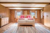 A bed or beds in a room at Bauernhof Lehengut