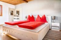 A bed or beds in a room at Bauernhof Lehengut