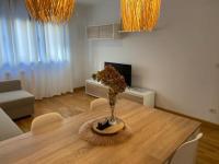 TV a/nebo společenská místnost v ubytování Apartamento con piscina Navarrete