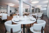 Reštaurácia alebo iné gastronomické zariadenie v ubytovaní Aparthotel Touring