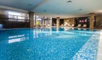 Hotel Bansko SPA & Holidays - Free Parkingの敷地内または近くにあるプール