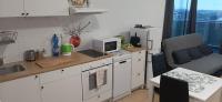 Kuchyňa alebo kuchynka v ubytovaní Apartment Cherry Bratislava & free parking