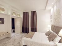 Łóżko lub łóżka w pokoju w obiekcie FLOS Guest House