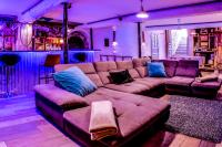 Posedenie v ubytovaní Le Manoir d'Amiel a secret 16 bedroom garden oasis for groups up to 30
