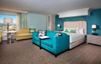 Ein Bett oder Betten in einem Zimmer der Unterkunft Beau Rivage Resort &amp; Casino