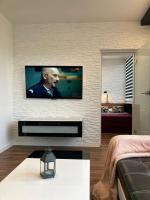 Televízia a/alebo spoločenská miestnosť v ubytovaní Apartament BB na Halnej