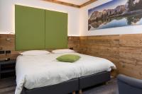 A bed or beds in a room at Hotel Chalet Sas Morin