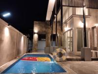Bazén v ubytování Nadda Pool Villa Ranong nebo v jeho okolí
