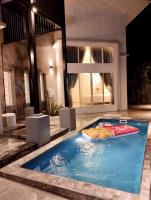 Bazén v ubytování Nadda Pool Villa Ranong nebo v jeho okolí