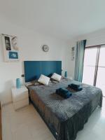 Posteľ alebo postele v izbe v ubytovaní Apartment in La Mata with sea views