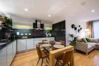 London Nino Apartmentsにあるキッチンまたは簡易キッチン