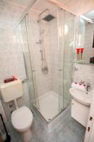 Kúpeľňa v ubytovaní Apartment in Pisak with sea view, terrace, air conditioning, WiFi 3340-7