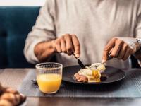 ホテルの敷地内または近くでの食事または食べ物