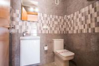 A bathroom at Villa Erik - PlusHolidays