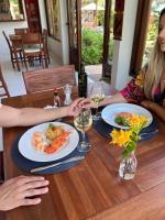 Φαγητό σε αυτό το πανδοχείο ή κάπου εκεί κοντά