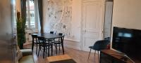 Telewizja i/lub zestaw kina domowego w obiekcie Appartement deux chambres - Garibaldi